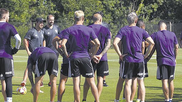 El primer partido del año plantea varios inconvenientes para el trabajo del Muñeco Gallardo.