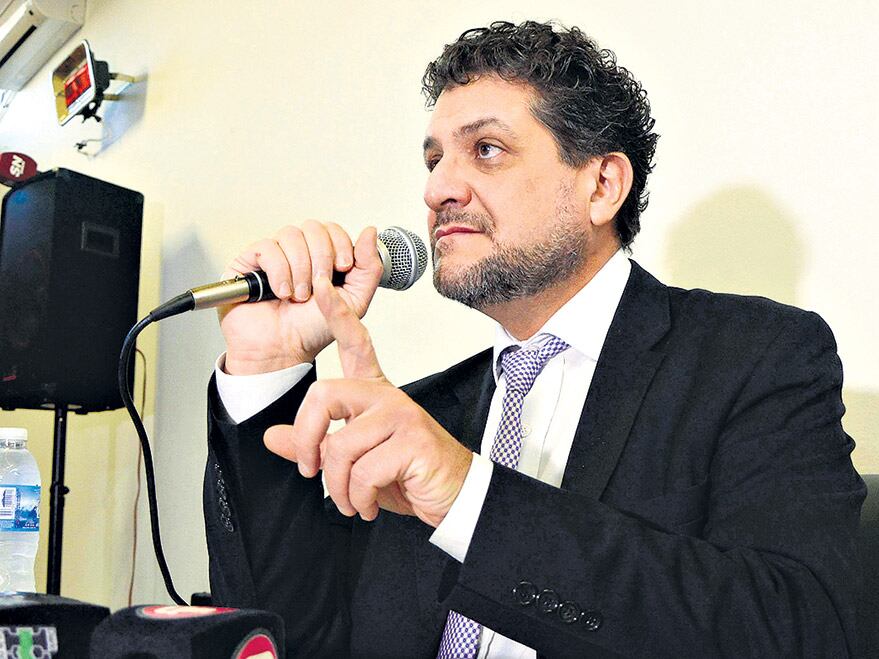 El juez platense Luis Federico Arias señala que el gobierno provincial no puede ser juez y parte. 
