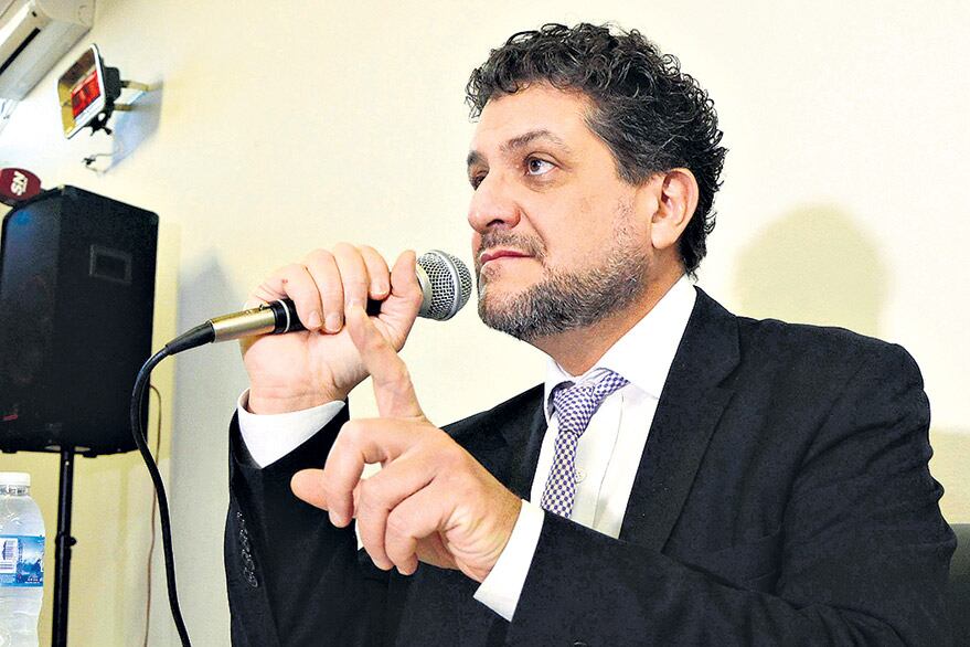 El juez platense Luis Federico Arias señala que el gobierno provincial no puede ser juez y parte.