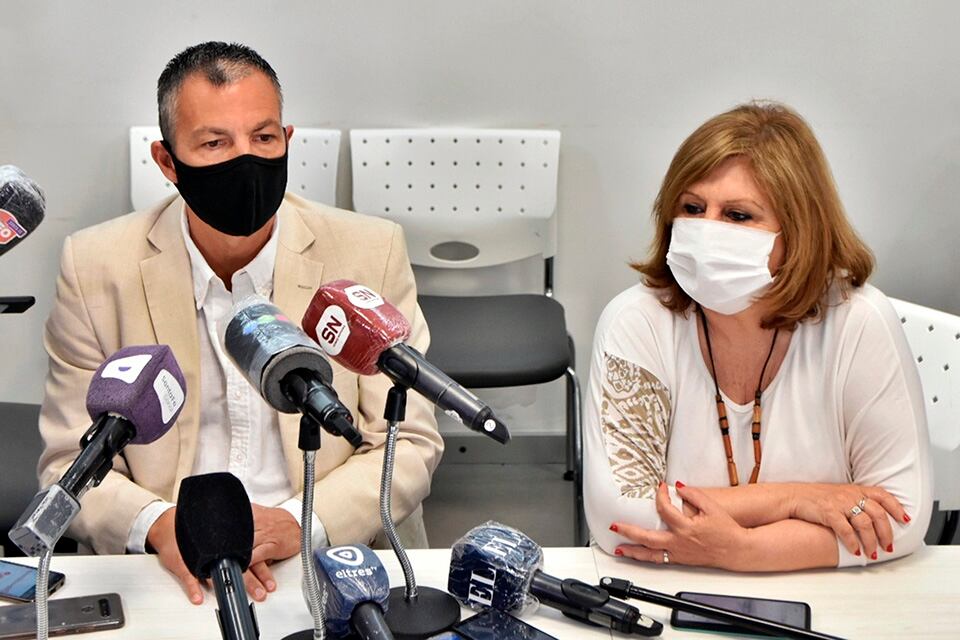 Pusineri, ministro de Trabajo, y su par de Educación, Adriana Cantero.