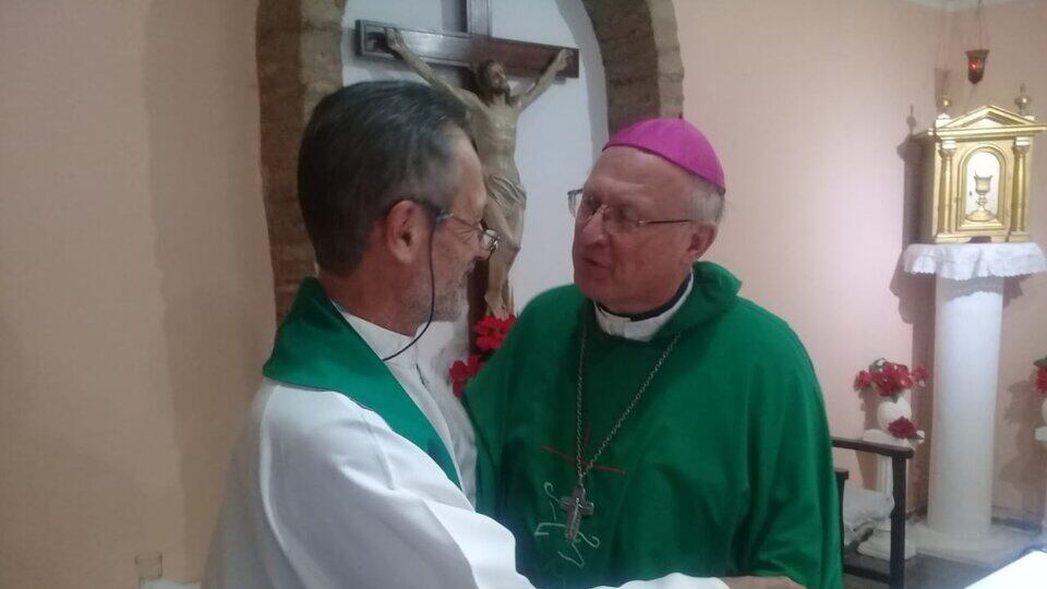 López Márquez junto al obispo diocesano Luis Urbanc.