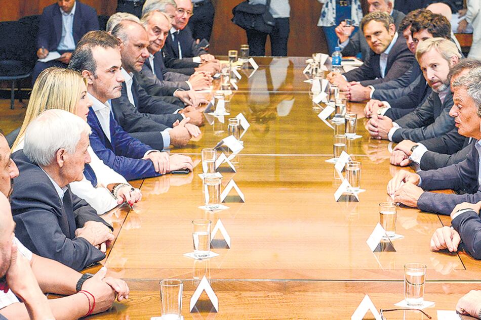 La reunión de los funcionarios del Gobierno con la gobernadora de Tierra del Fuego, empresarios y sindicalistas.