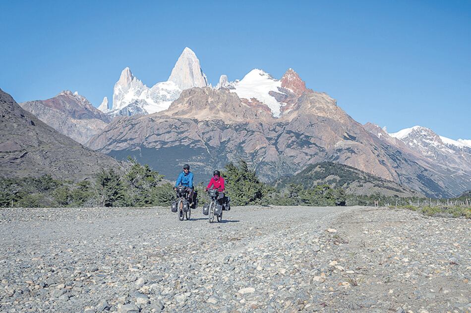 Andrés Calla y Jimena Sánchez crearon la web La vida de viaje y comenzaron en 2013 con la recorrida de la RN 40.