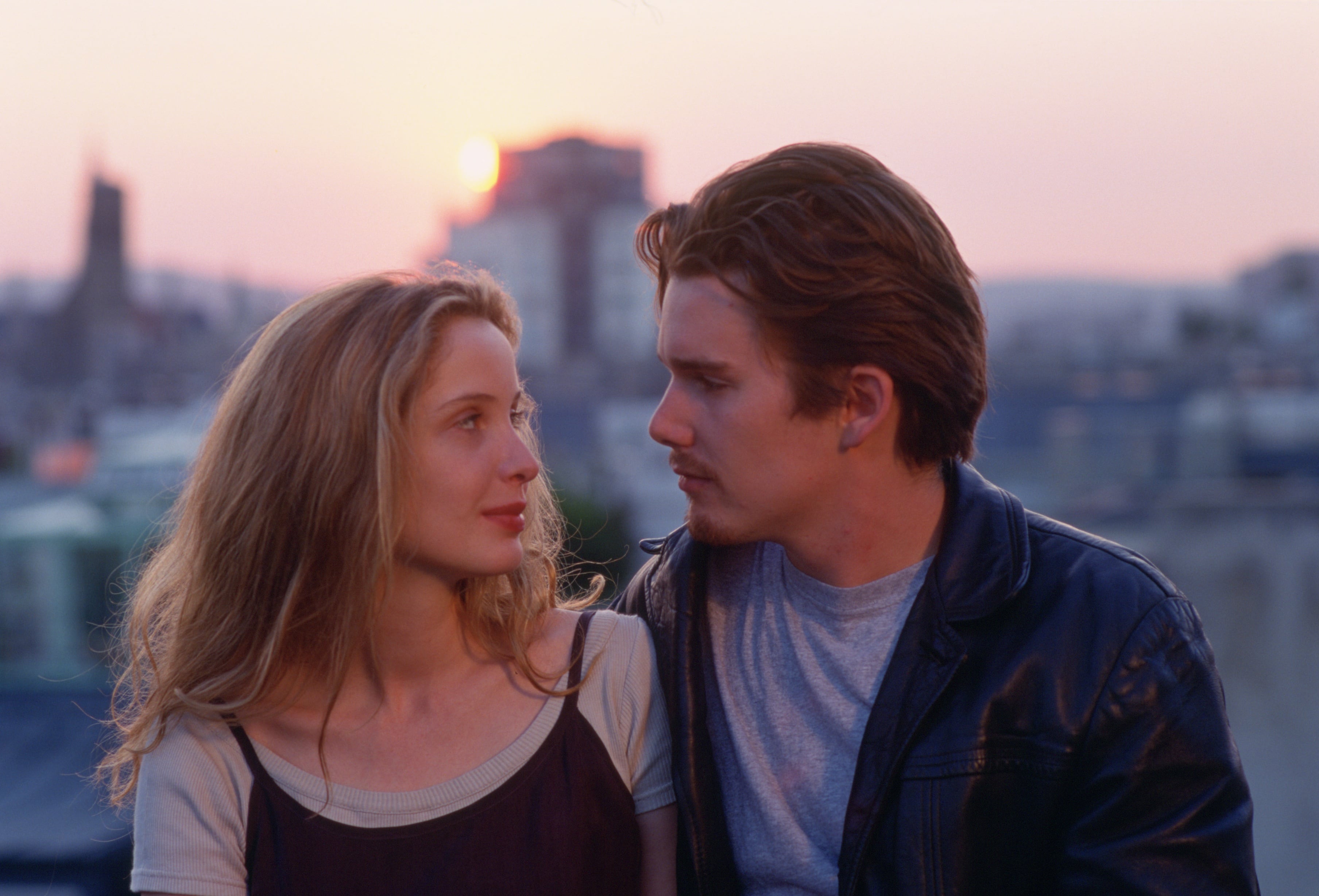 Julie Delpy y Ethan Hawke en "Antes del amanecer" (1995), de Richard Linklater.