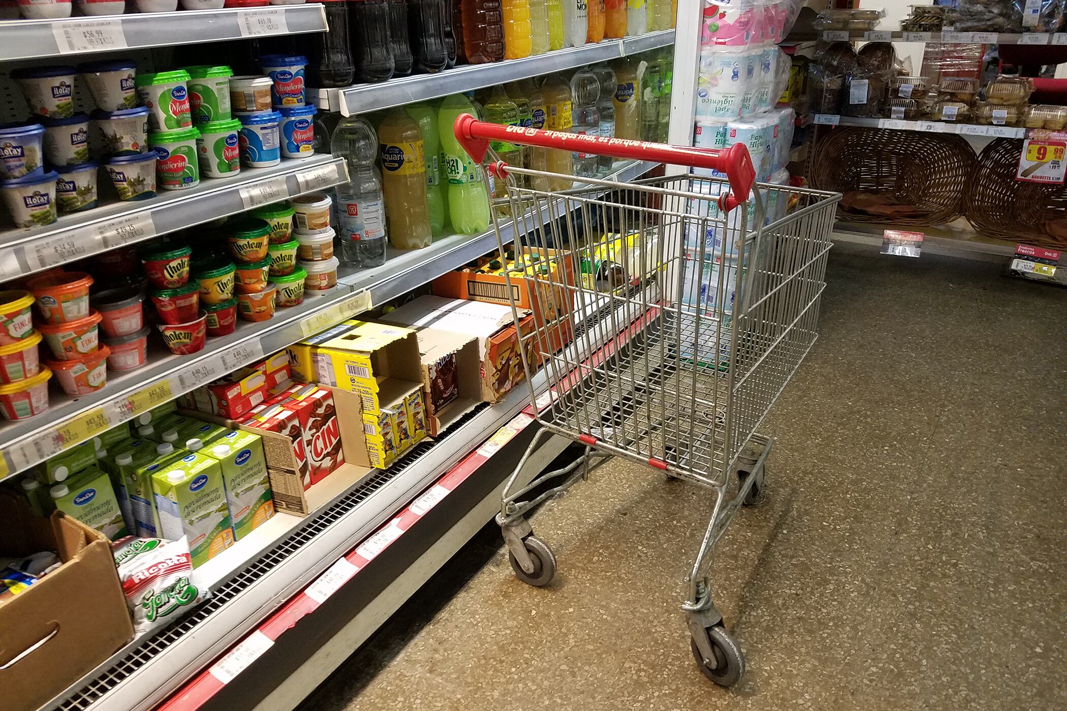 La venta de bienes esenciales sigue en baja.