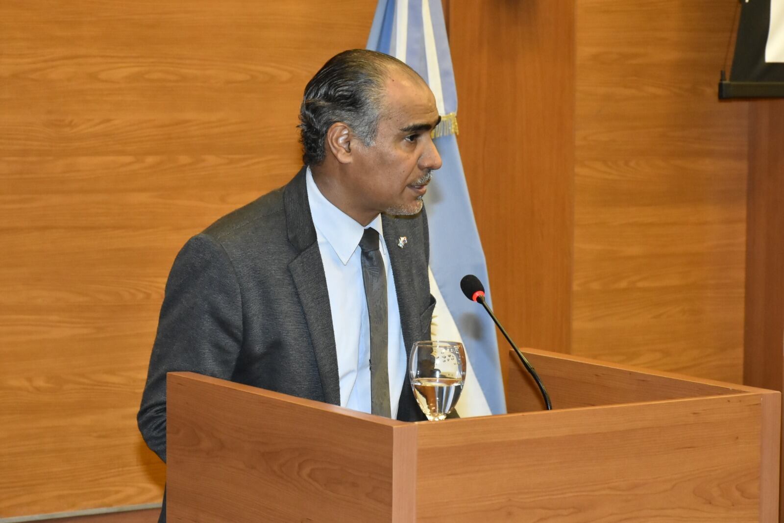 El asesor General de Gobierno respondió a la oposición. 