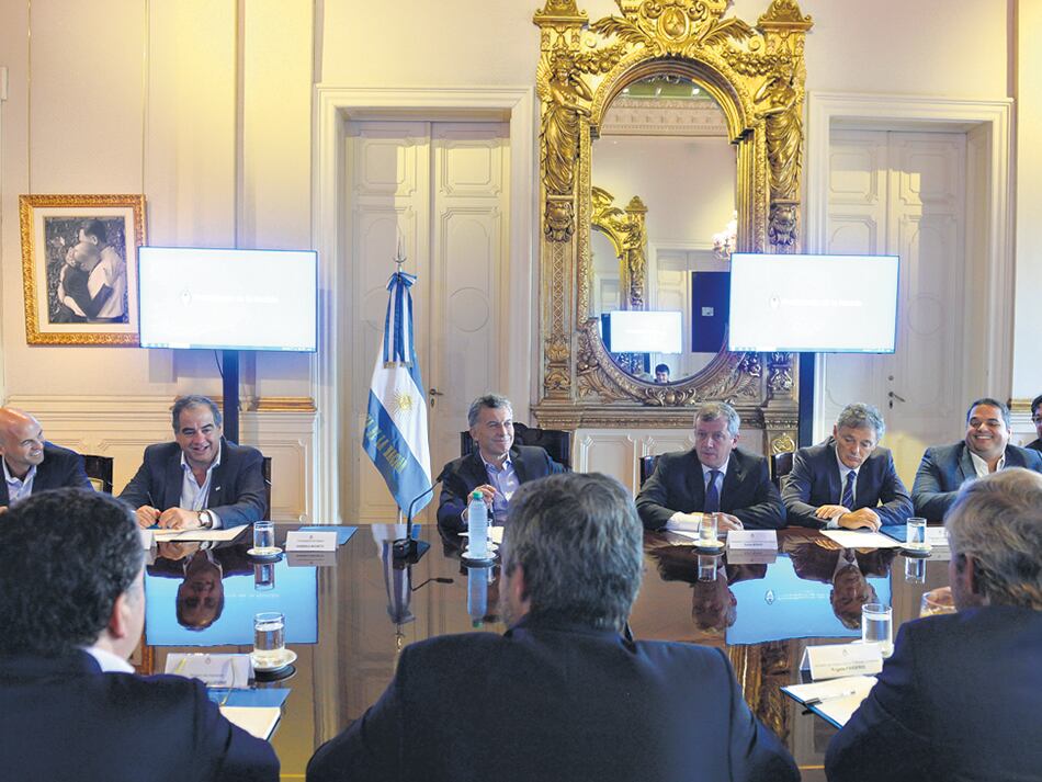 Macri definió ayer con sus ministros cómo confrontar con los gremios ante la huelga de la CGT.