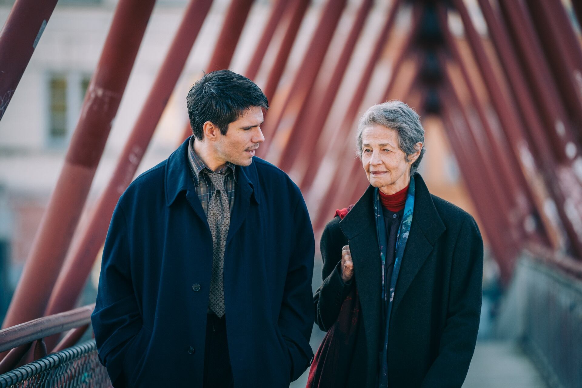 François Civil y Charlotte Rampling en "Dos pianos", de Arnaud Desplechin