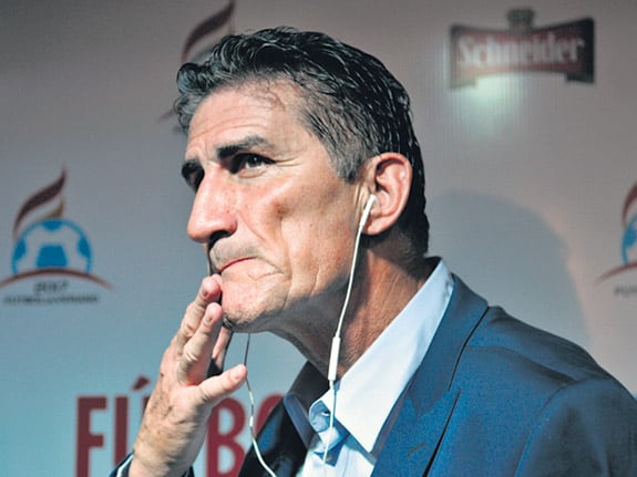 Bauza explicó que su salida "tiene que ver con la cuestión política de la AFA".