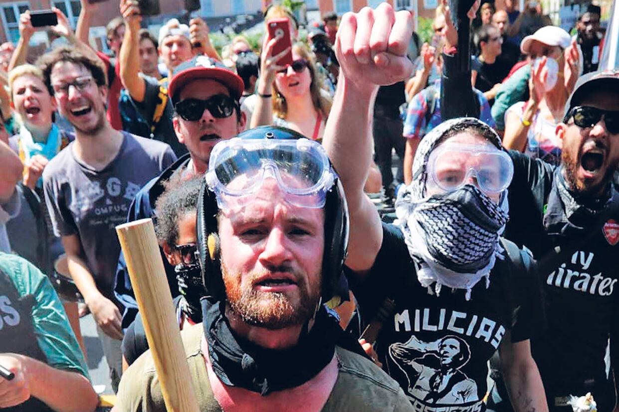 Activistas AntiFa durante una manifestación en San Francisco, California, en septiembre