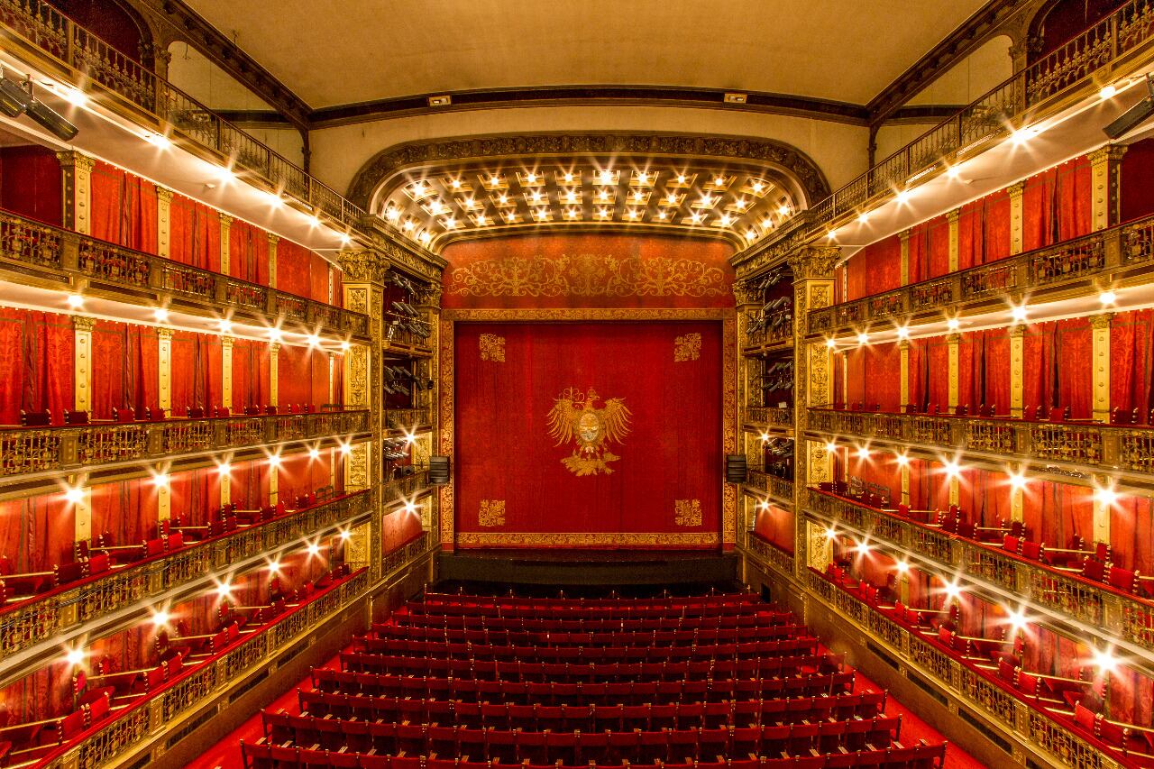 En 1921 se inaugura el Teatro Nacional Cervantes.