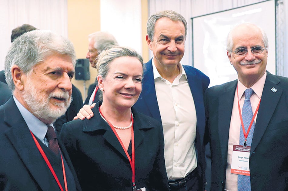 De izq. a der: Celso Amorim, Gleisi Hoffmann, José Luis Rodríguez Zapatero y Jorge Taiana.