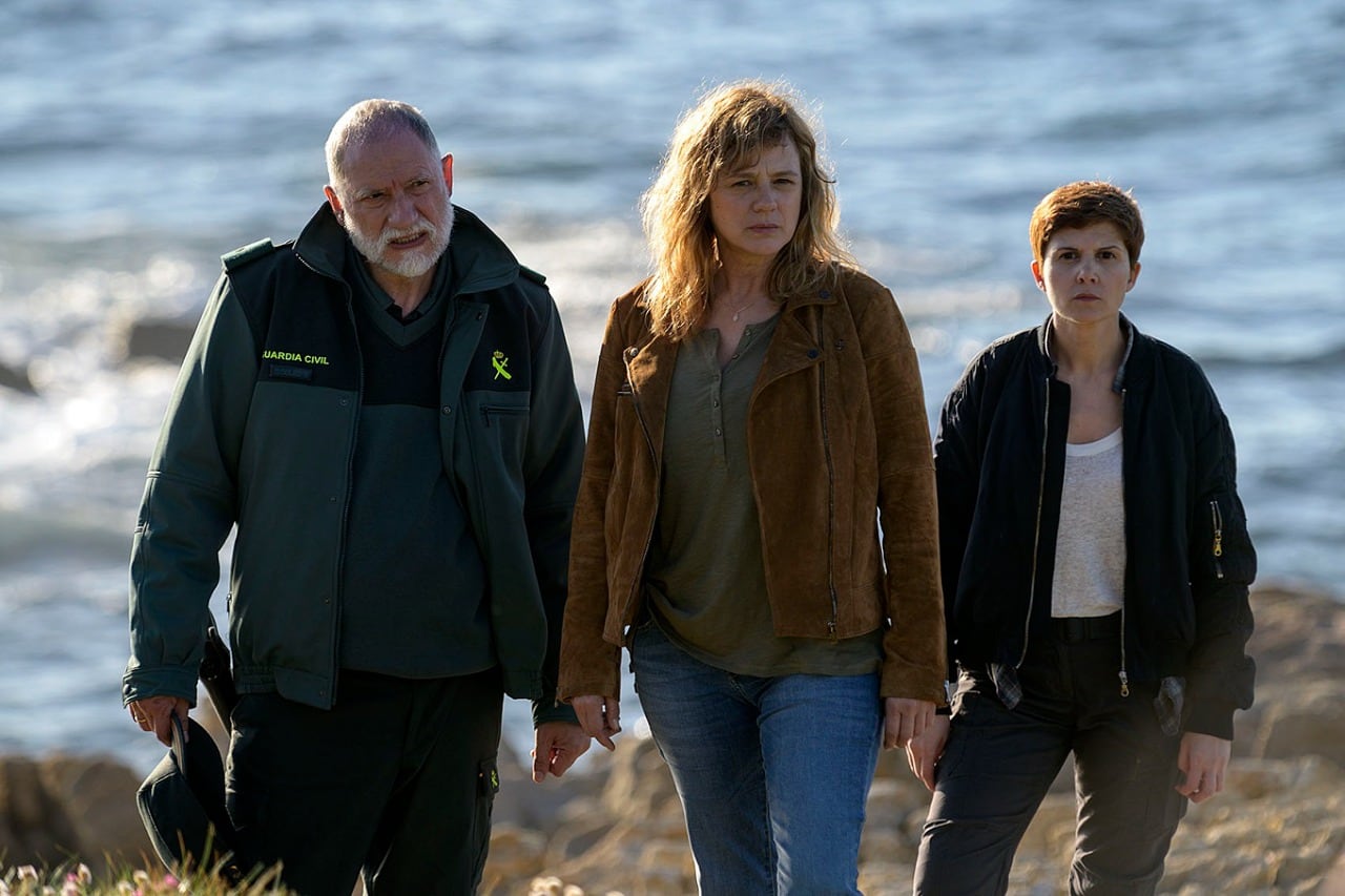 La serie está encabezada por Isabel Naveira y Emma Suárez.