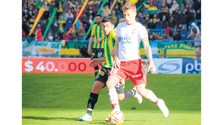 Aldosivi se quedó con la victoria con un gol de Pisano sobre el final partido.