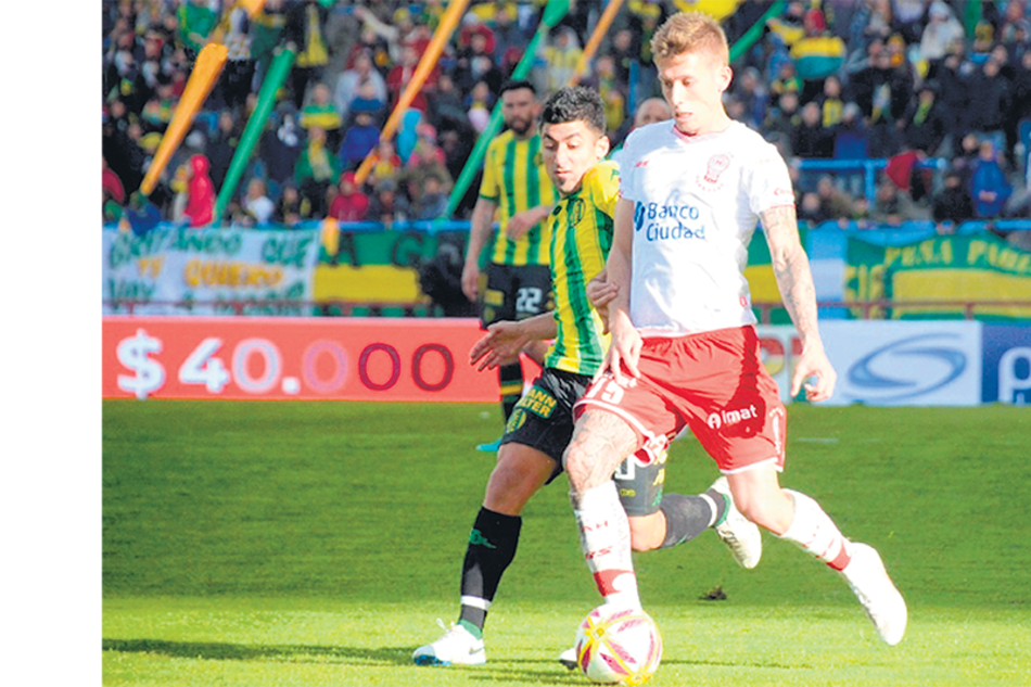 Aldosivi se quedó con la victoria con un gol de Pisano sobre el final partido.