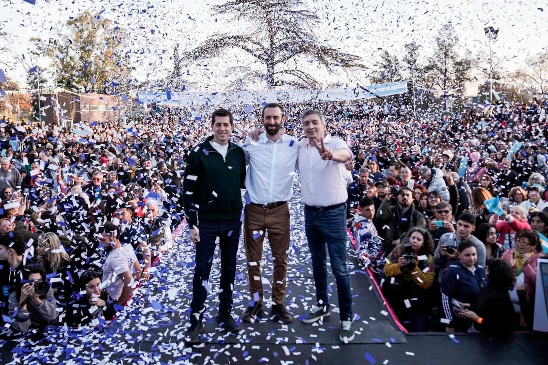 Damián Selci junto a Wado de Pedro y Máximo Kirchner