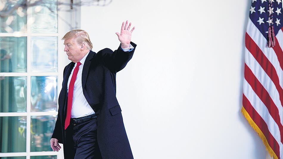 “Tengo una alternativa muy poderosa, pero no la voy a usar en este momento”, dijo Trump.