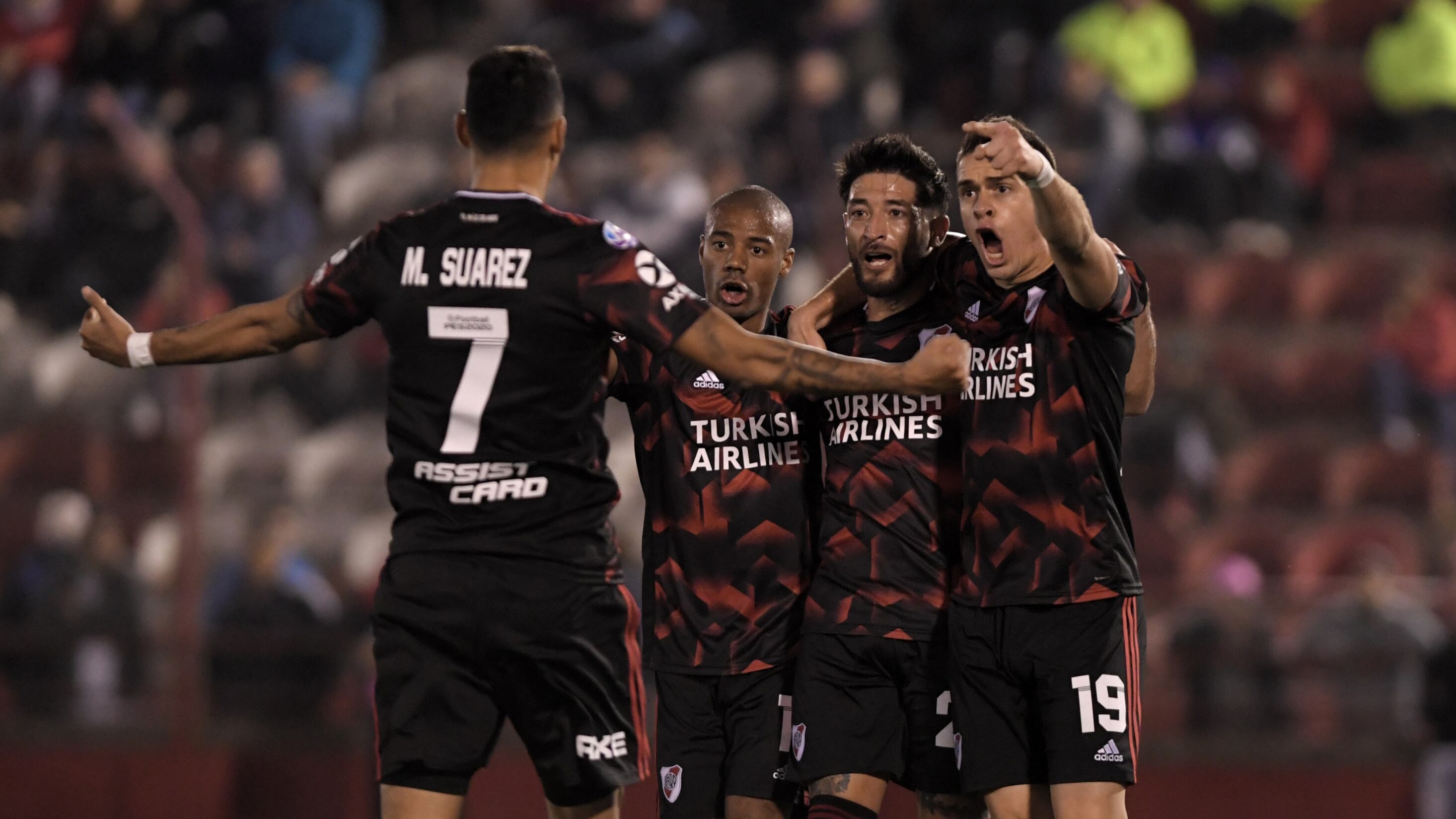 El festejo de los jugadores de River en Parque Patricios.