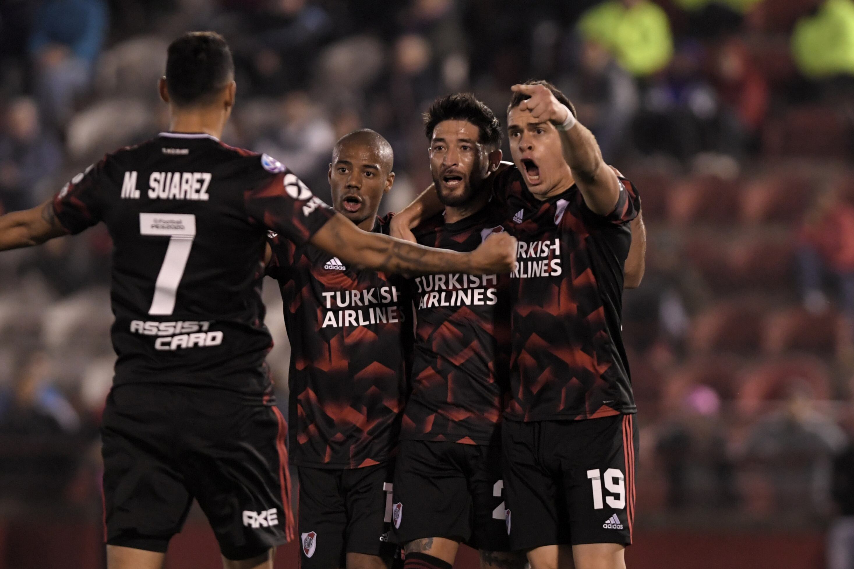 El festejo de los jugadores de River en Parque Patricios.