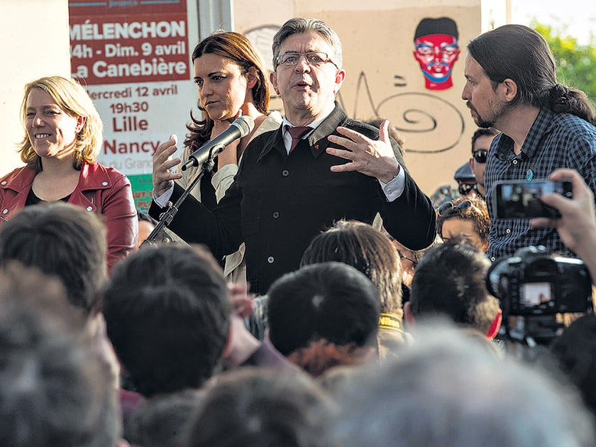 Mélenchon, entre Iglesias y Matias, en el cierre de campaña de Francia Insumisa en París. Crece en las encuestas.