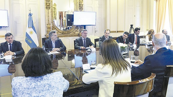 Mauricio Macri, en la reunión con gobernadores para la firma del Pacto Fiscal, que ahora las provincias dicen que fue incumplido.