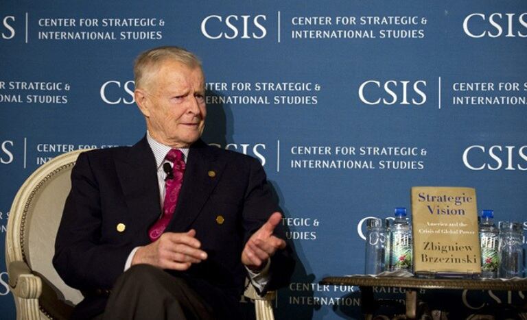 Brzezinski durante la presentación de un libro.
