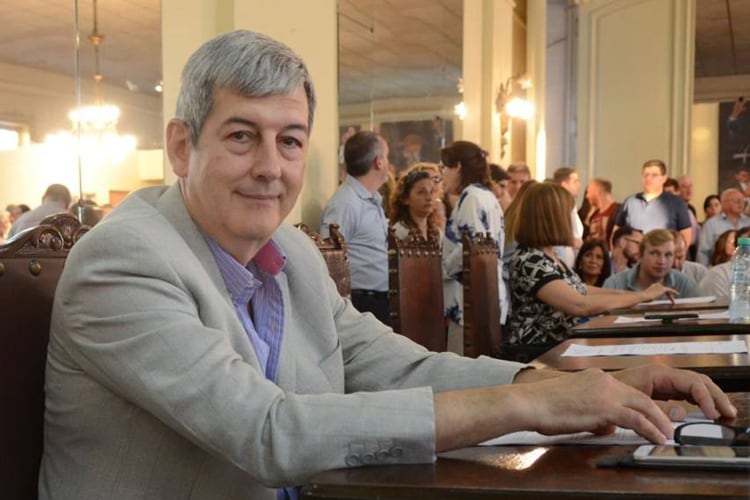 El concejal de la discordia en Luján, al que Cambiemos quiere premiar.