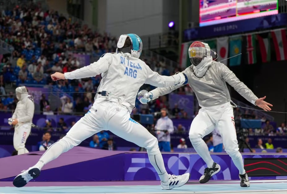 El esgrimista Pascual Di Tella fue derrotado por Ziad Elsissy en París 2024.