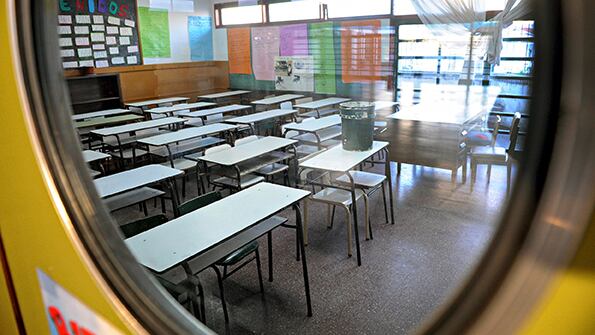 La descentralización de la educación significó menos recursos y, además, discontinuidad de políticas.