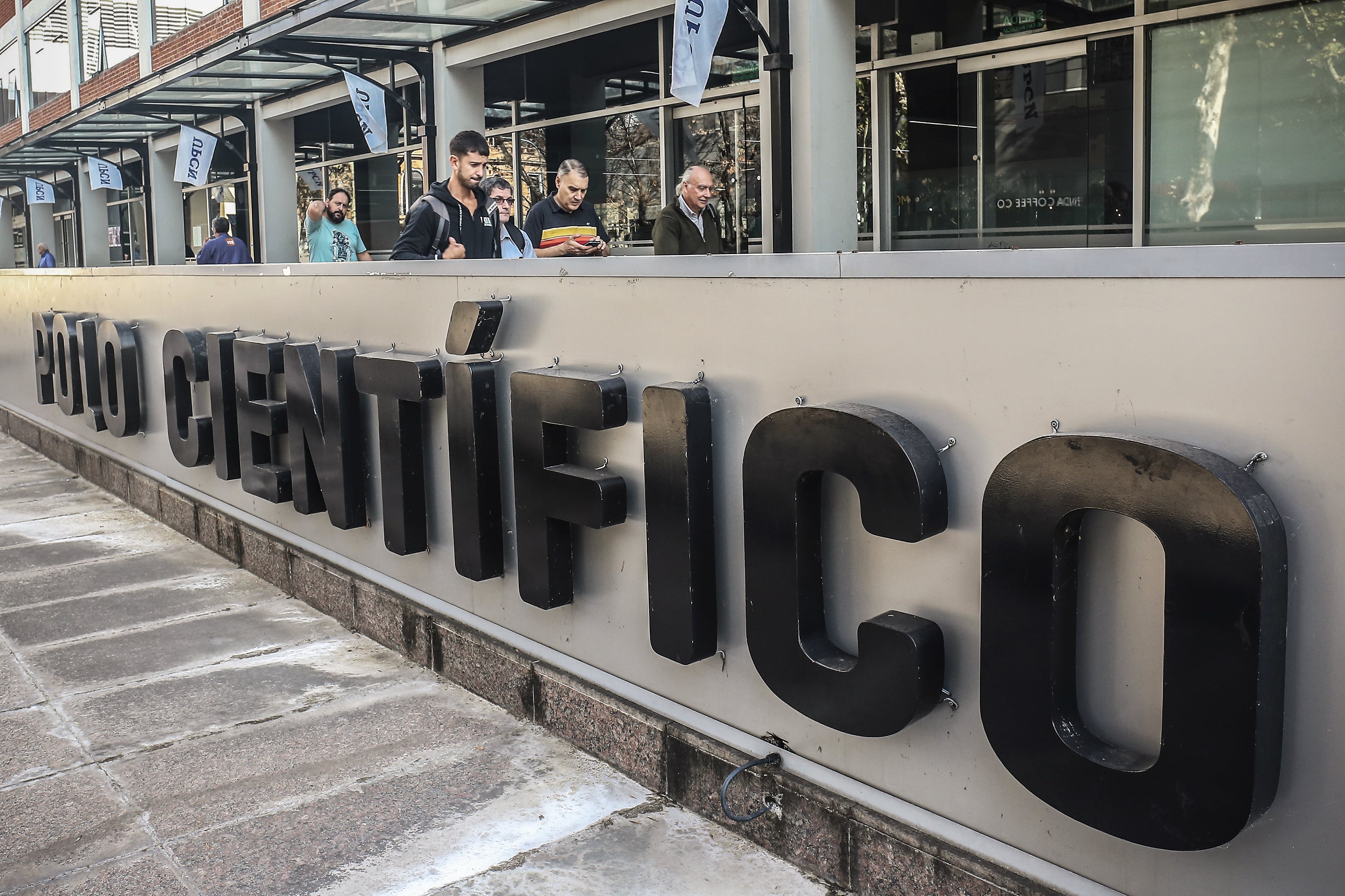 Los científicos, en defensa de la ciencia como parte del aparato productivo.