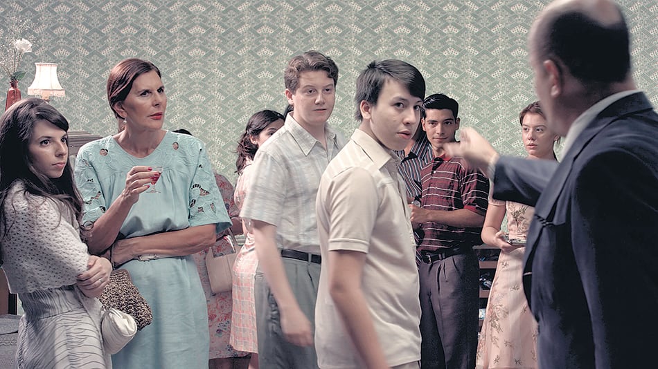 Amor urgente es la historia de iniciación de un chico y una chica en un pueblo de provincia.