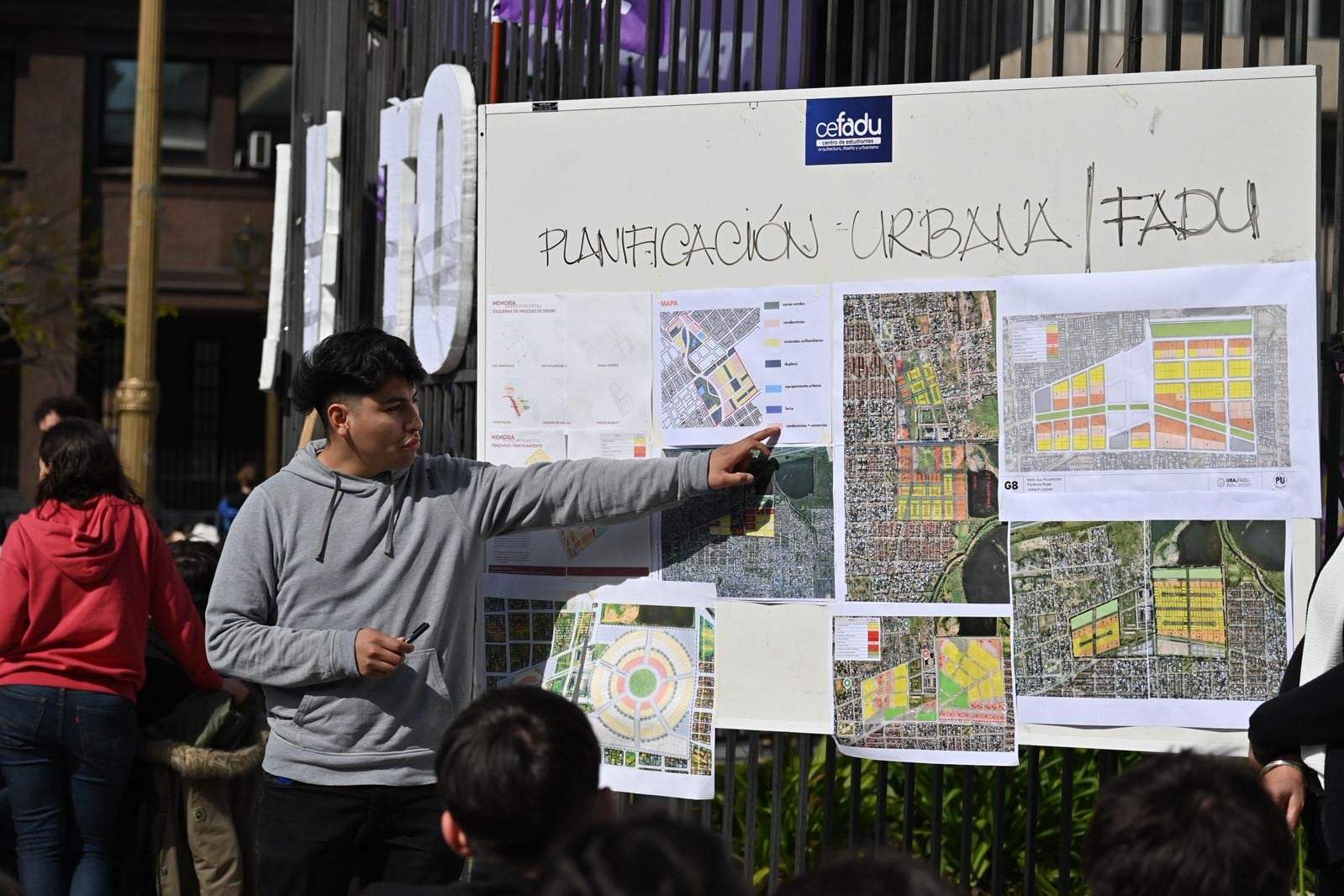 Clases públicas en Plaza de Mayo, en rechazo al veto presidencial a la ley de financiamiento universitario.-10/09/2025