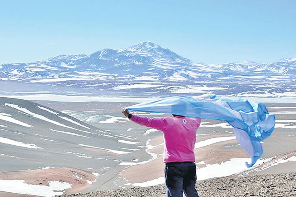 Laguna Brava, a 170 kilómetros de Villa Unión, primer alto en el camino hacia Pircas Negras.