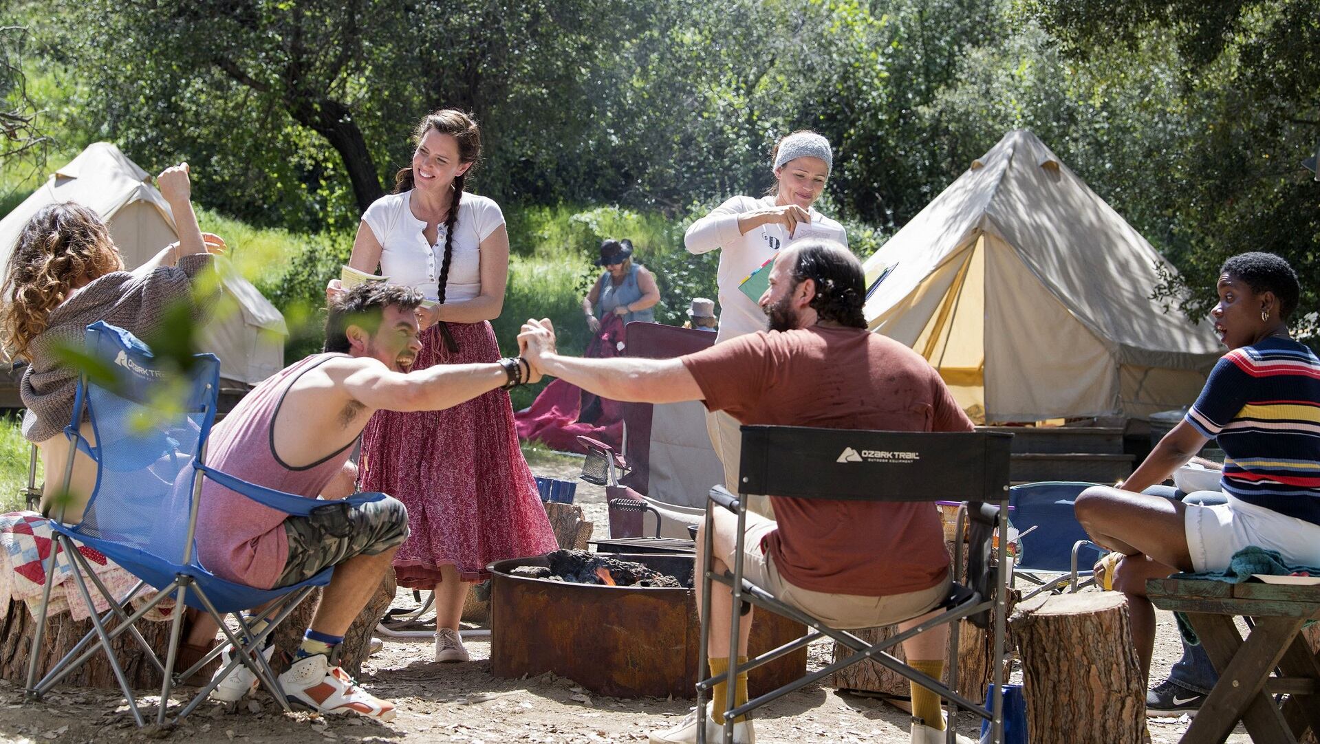 Lena Dunham (Girls) deja el registro generacional en su nueva serie, Camping, sobre una mediana edad outdoor.