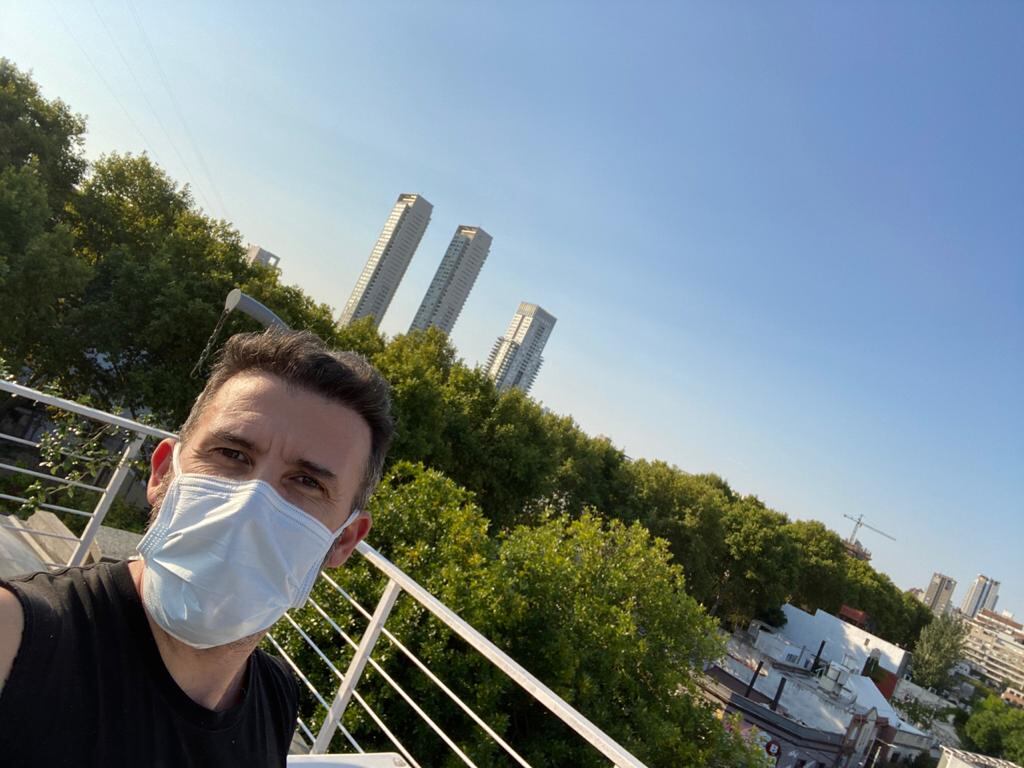 "Les puede pasar a todos, y hay que cuidarse para poder salir", dice Toledo.