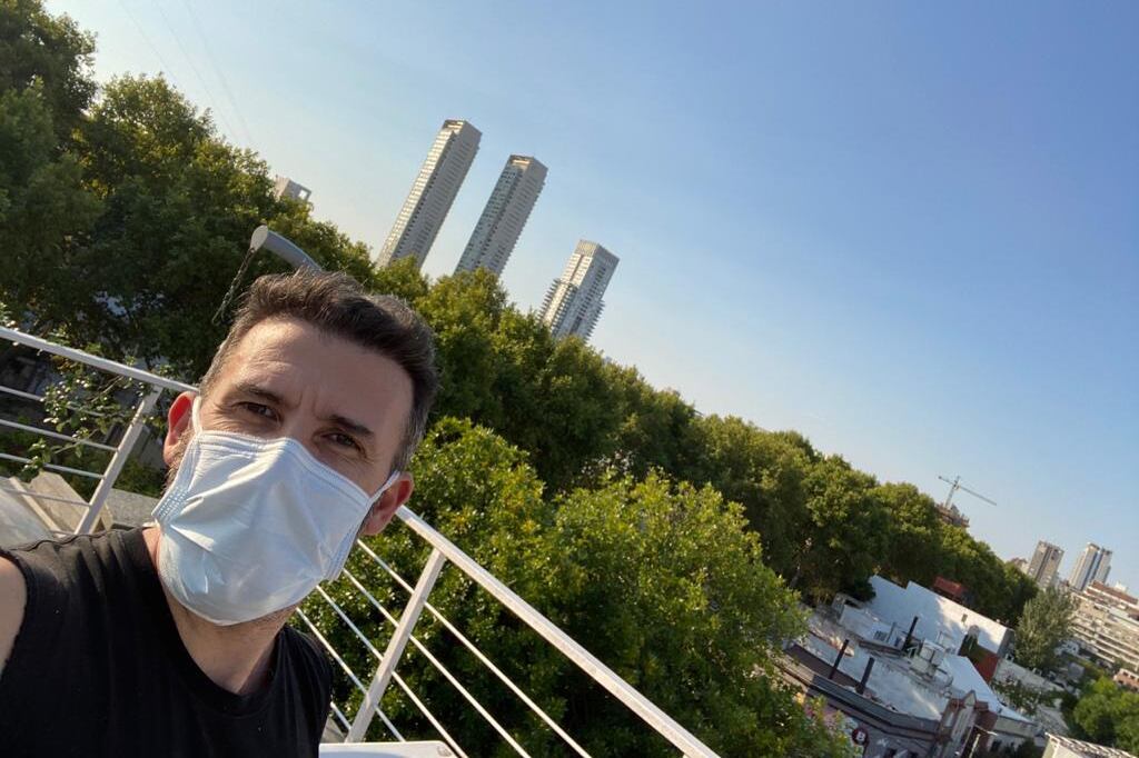 "Les puede pasar a todos, y hay que cuidarse para poder salir", dice Toledo.