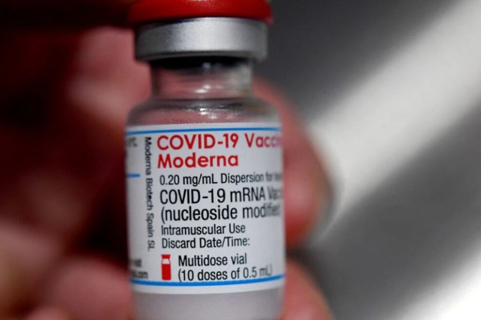 El gobierno del presidente Joe Biden insiste en aplicar anualmente dosis de refuerzo de la vacuna