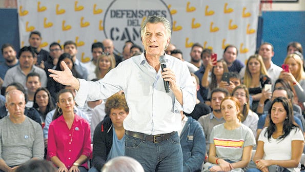 El presidente Mauricio Macri participó ayer de un acto porteño como parte de la campaña “defendamos el cambio”.