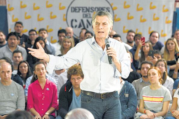 El presidente Mauricio Macri participó ayer de un acto porteño como parte de la campaña “defendamos el cambio”.