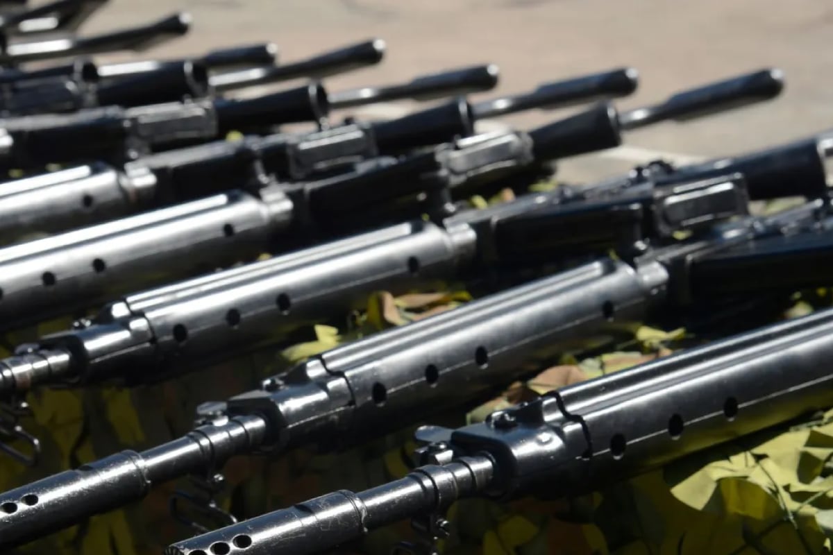 Entrega de fusiles a la Policía Militar de Río de Janeiro (PMERJ), en el 1.er Batallón de Guardia, en São Cristóvão, Zona Norte de la capital de Río de Janeiro. Imagen: Tomaz Silva/Agência Brasil