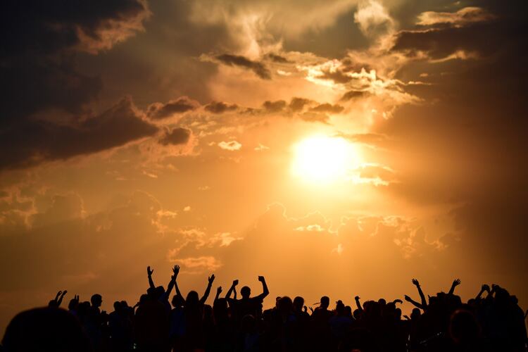 La gente se reunió en Berlín para presenciar el eclipse.