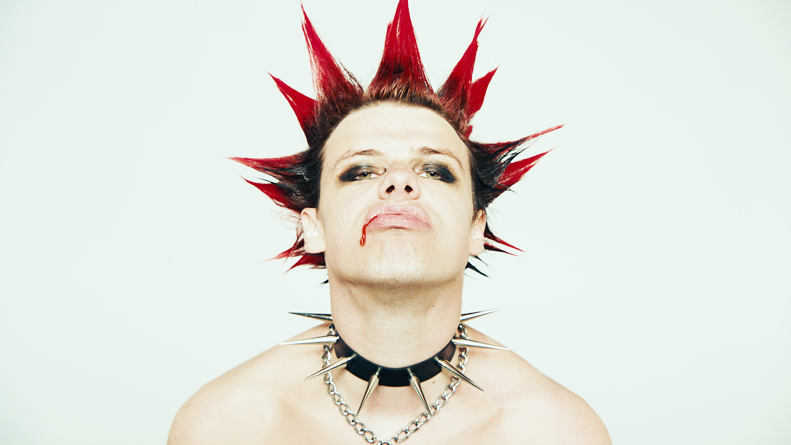 YUNGBLUD retratado por Chris Breslauer.