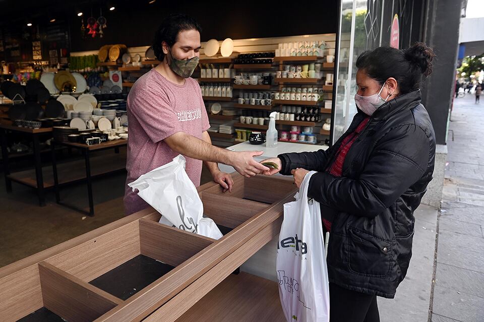 El comercio sigue igual: por una semana más se mantienen las medidas para bajar la circulación.
