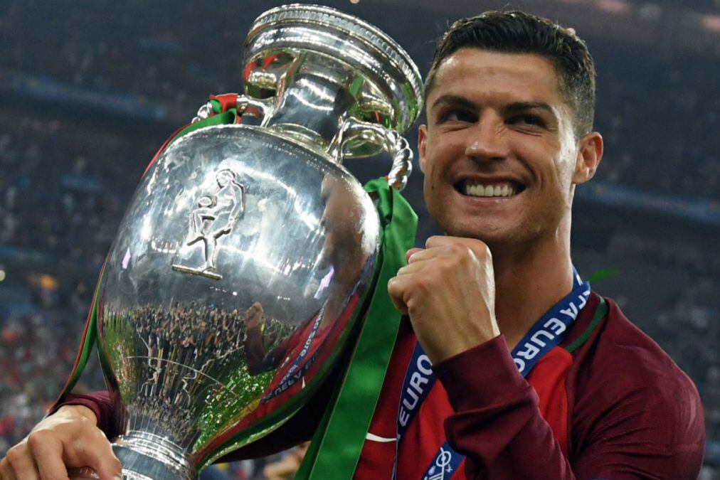 Cristiano Ronaldo festeja la última Eurocopa ganada por Portugal.
