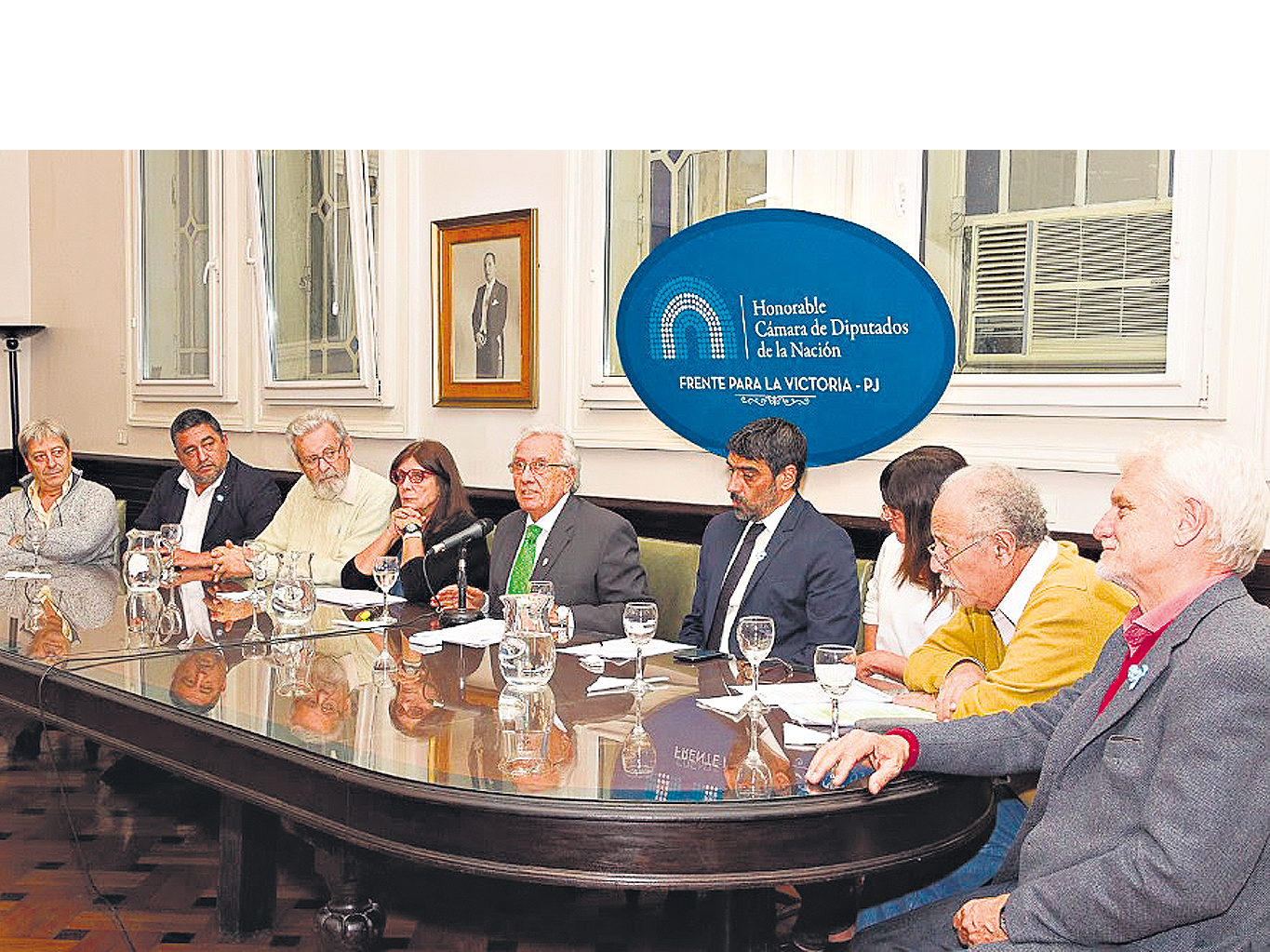 Los diputados del FpV-PJ advirtieron ayer que el macrismo “avanza contra las instituciones”.