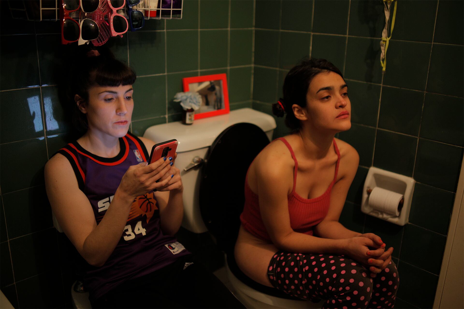 La miniserie sigue a dos amigas fanáticas del animé que se quedan sin trabajo, y sin interacción social, a partir de la pandemia.