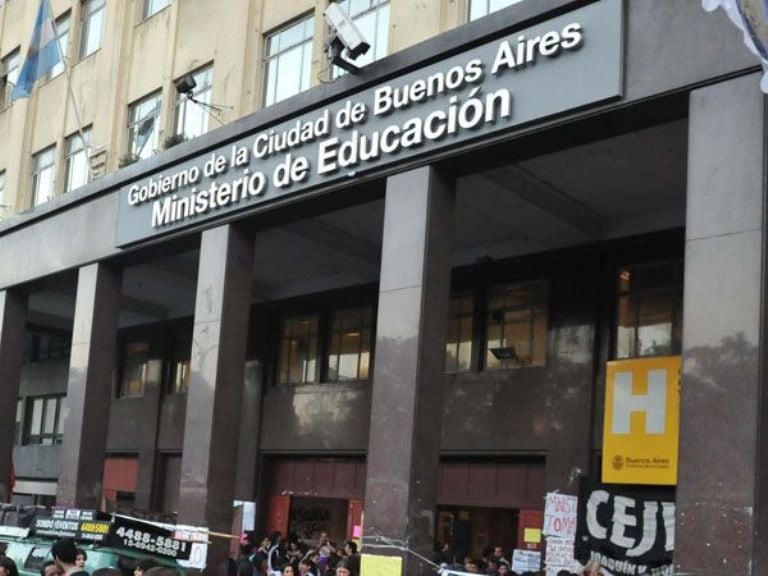 4 mil pesos ofrece el ministerio porteño de Educación a jóvenes a punto de terminar el secundario.