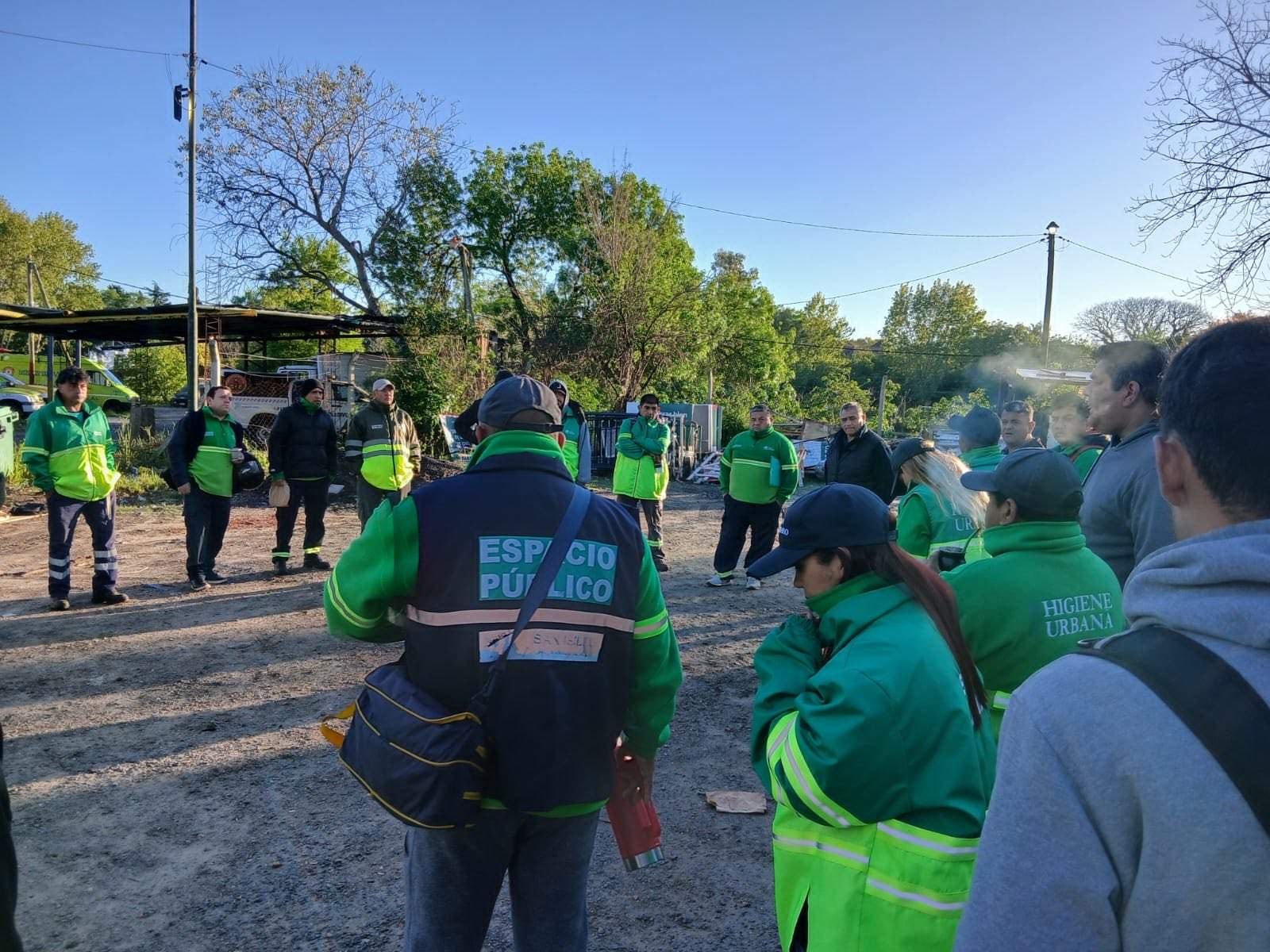 Los trabajadores de Espacio Público de San Isidro reunidos en asamblea. 