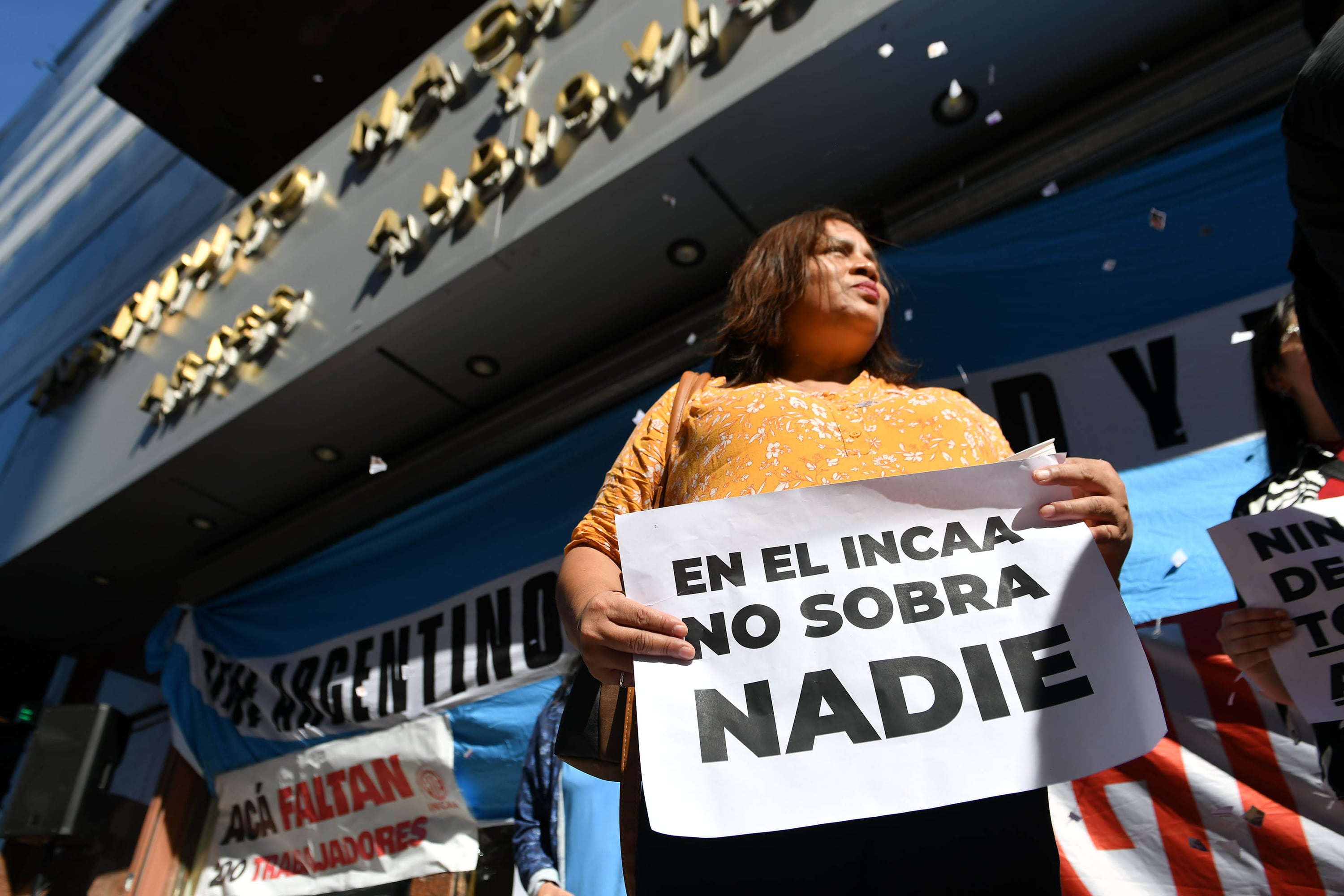 Los trabajadores del INCAA, en estado de alerta y movilización.