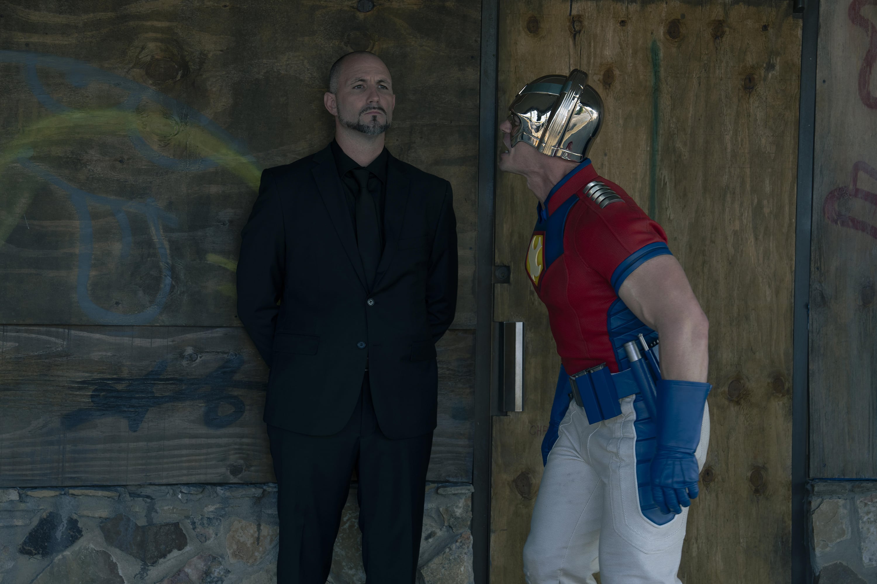 El personaje funciona como un perfecto alterego de su propio intérprete, John Cenna. 